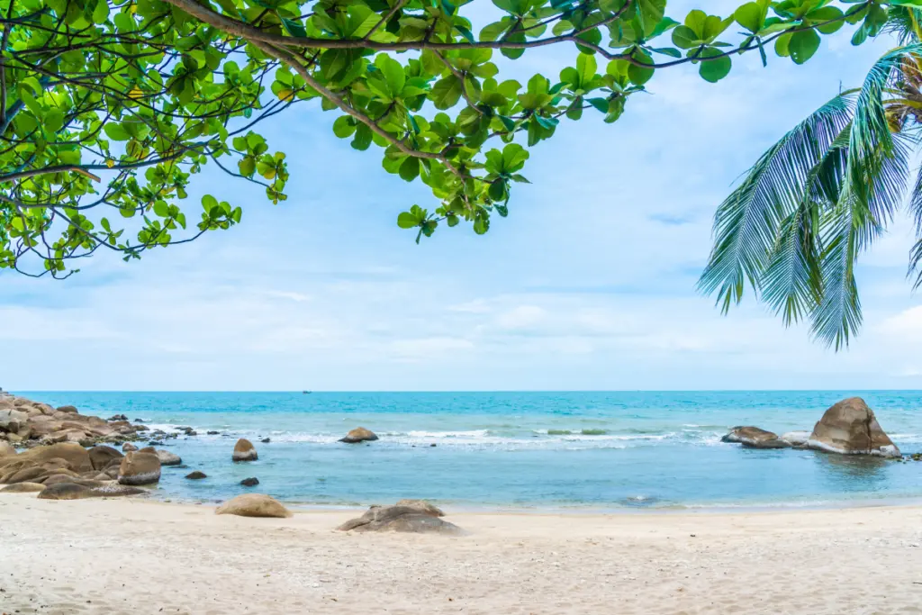 relax-on-the-samuis-best-beach