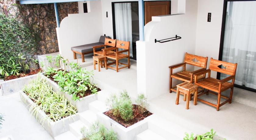standard-room-baan-haad-ngam